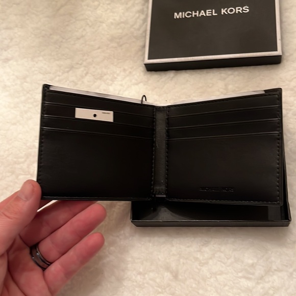 Michael Kors Slim Billfold - Picture 3 of 7